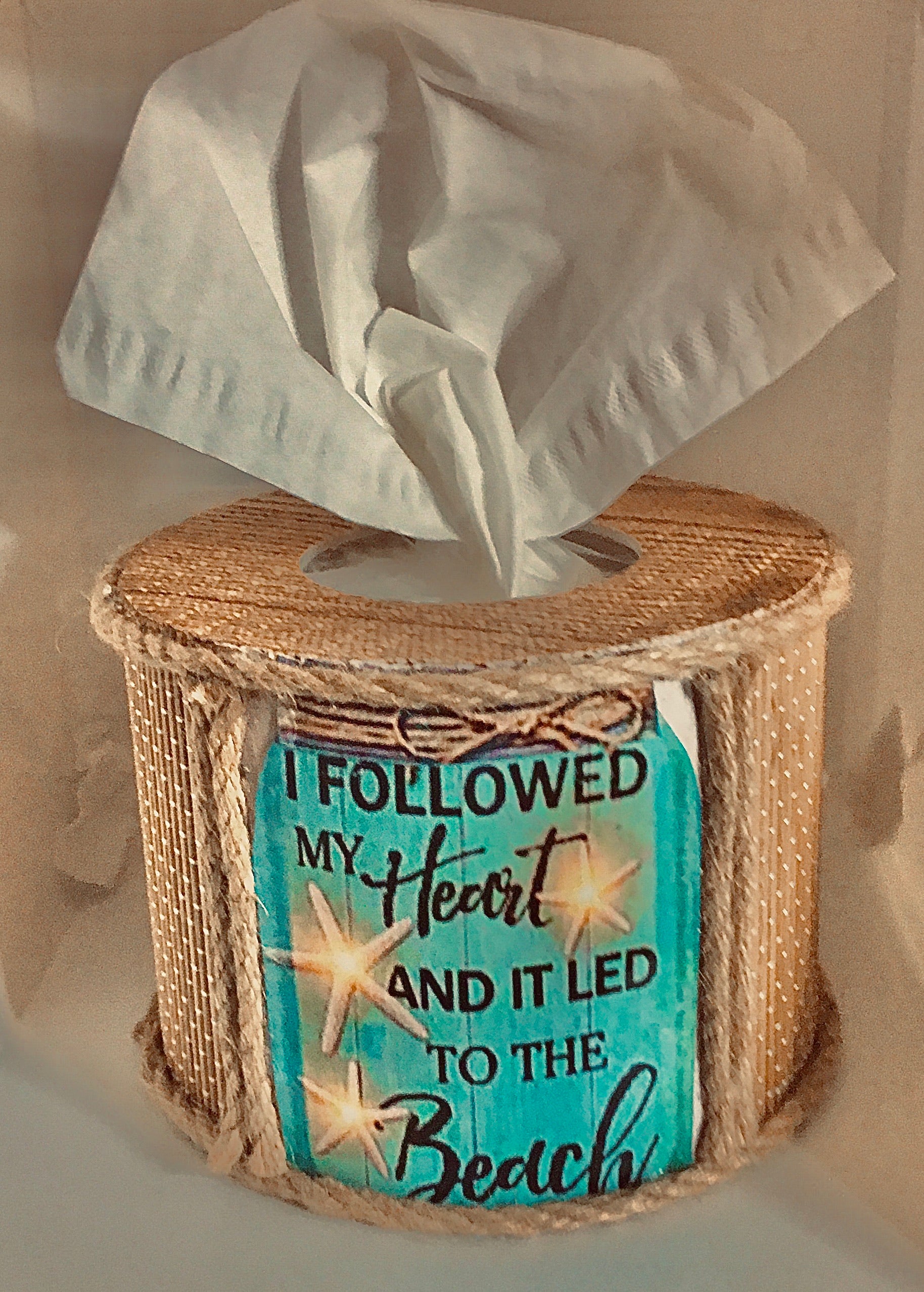 Beach shop tissue holder